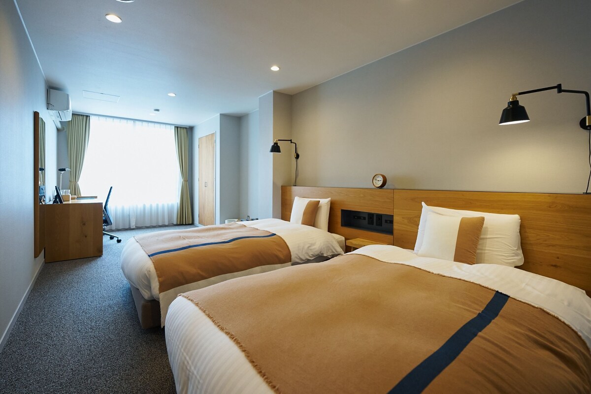 Twin Room, Non Smoking | Laptop workspace, WiFi (free)