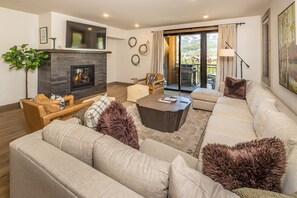 Smart TV, fireplace, table tennis