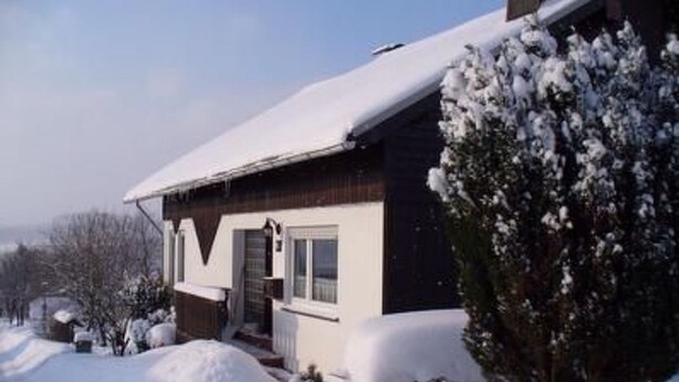 A house with a snow-covered roof and a visible front door. - Oberm Dorp in Winterberg-Hildfeld by Interhome (Winterberg)
