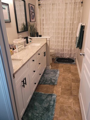 Bathroom - Spacious Modern Oasis by Perimeter Mall / MARTA Accessible (Atlanta)