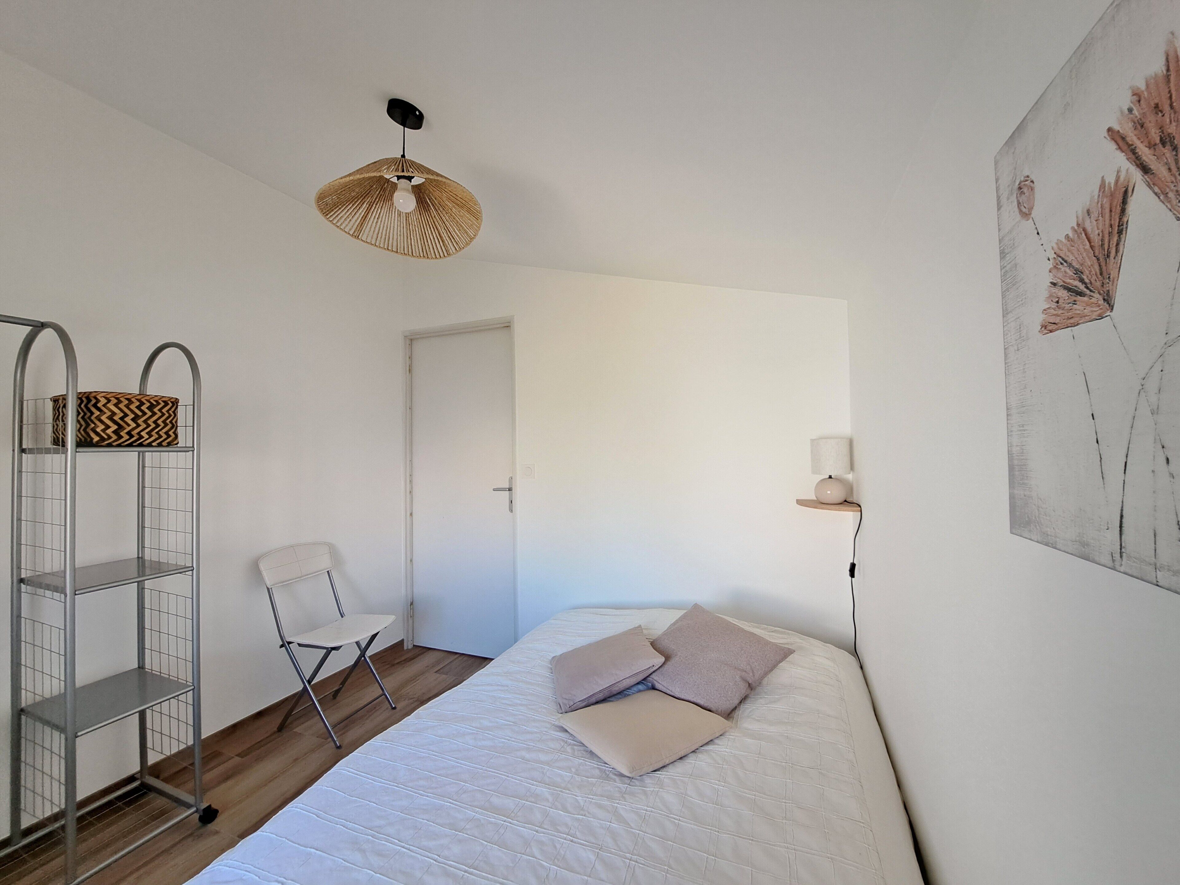 4 bedrooms, iron/ironing board, free WiFi