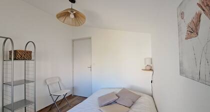 Maison de plain pied avec jardin arboré à 50 mÚtres du port de Meschers/Gironde