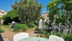 Outdoor dining - Vrbo Property (Meschers-sur-Gironde)