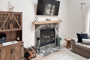 Televisie en een open haard