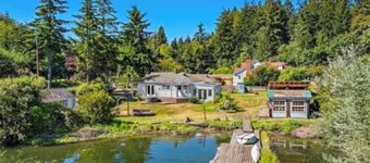 Waterfront Retreat w/ Private Dock, Hot Tub + Starlink – Walk to Ferry