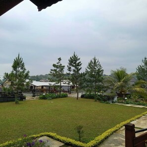 Standard Twin Room, 2 Twin Beds | Garden view - Villa Kampung Santri (Cimenyan)