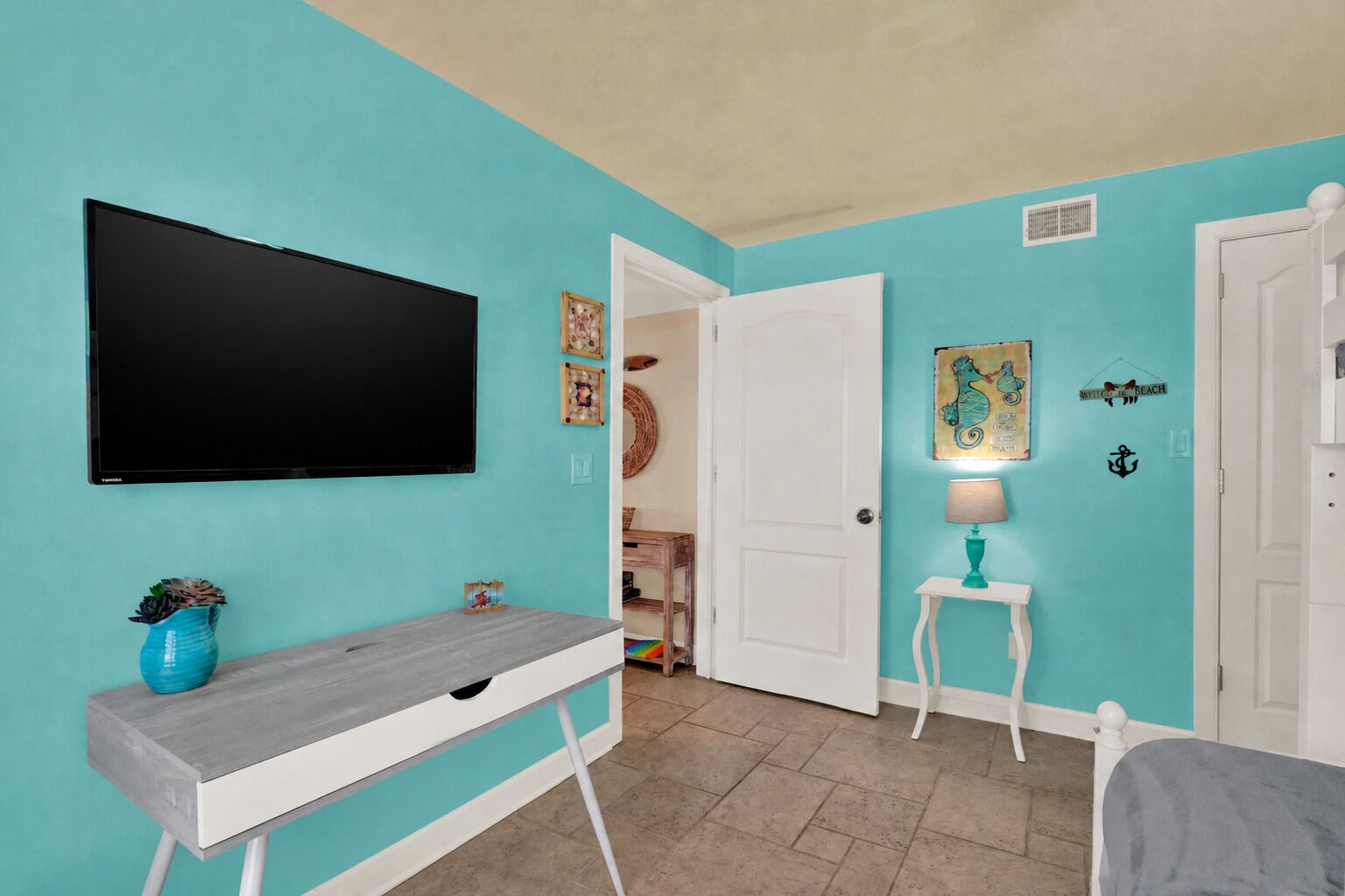 3 bedrooms, desk, iron/ironing board, free WiFi