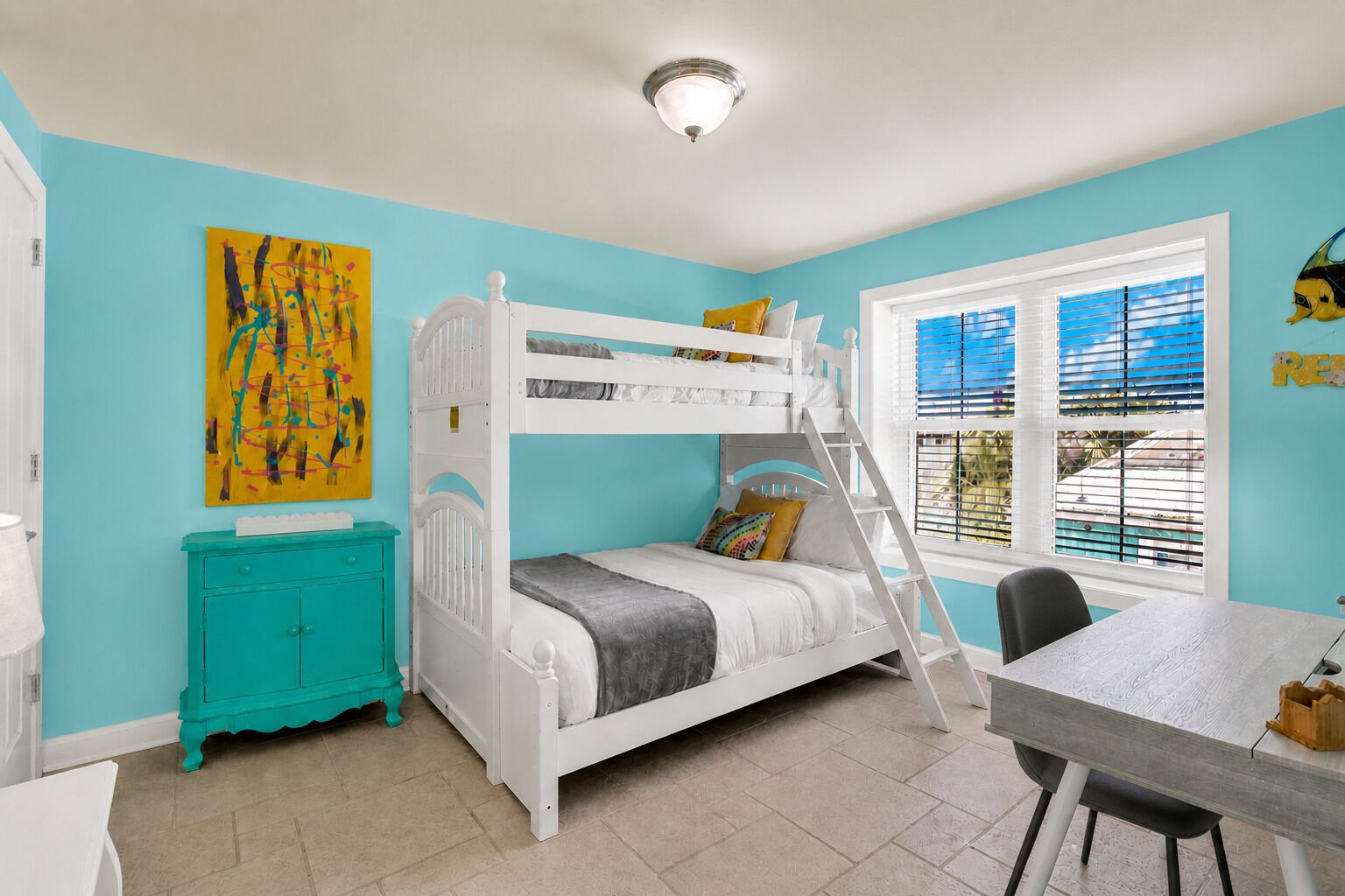 3 bedrooms, desk, iron/ironing board, free WiFi