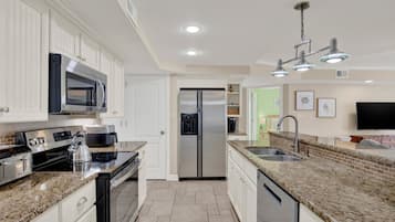 Coffee/tea maker, fridge, microwave, oven