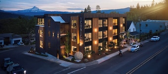 Two-bedroom penthouse-located downtown White Salmon, suite 14