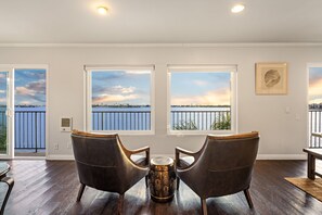 Interior - Bay Breeze - Sand and Sun (San Diego)