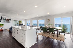 Dining - Bay Breeze - Sand and Sun (San Diego)