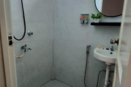 Ducha, toallas y jabón
