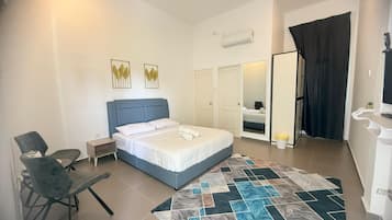 Iron/ironing board, bed sheets