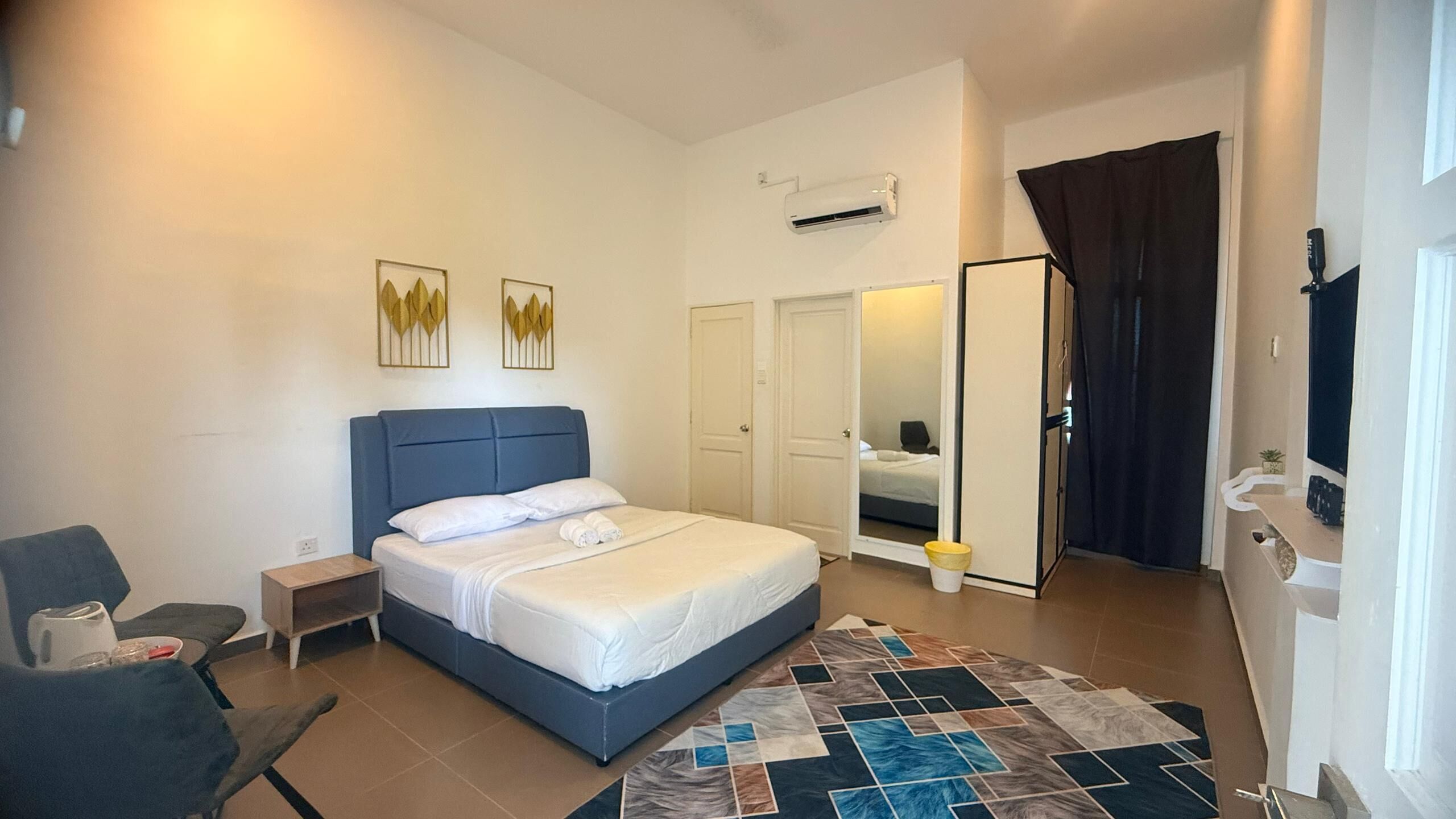 Deluxe Double Room | Iron/ironing board, bed sheets