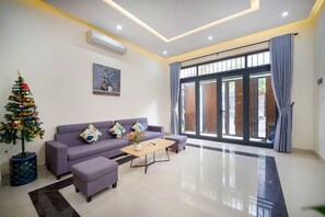 Interior - Poseidon Luxury 6BR Beach Villa w/ Rooftop BBQ + Walk to My An Beach (Đà Nẵng)
