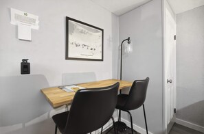 Interior - Eastern Inn Cedar Summit Condo for 4 (Conway)