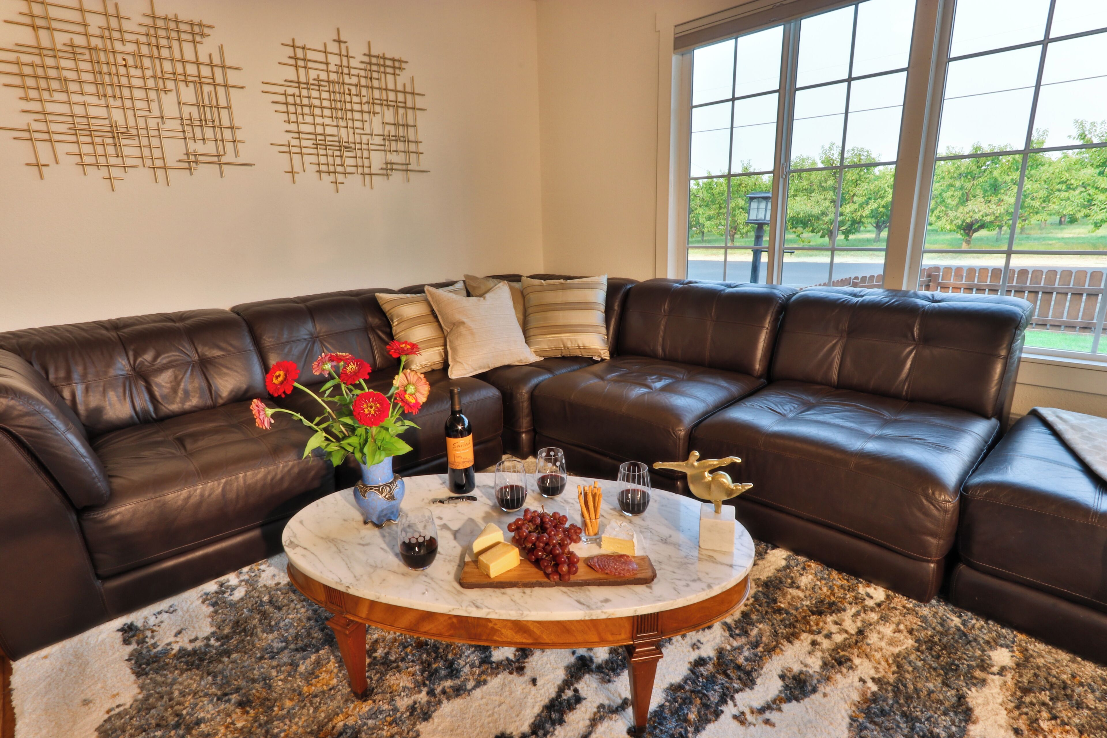 Smart TV, fireplace, DVD player, books