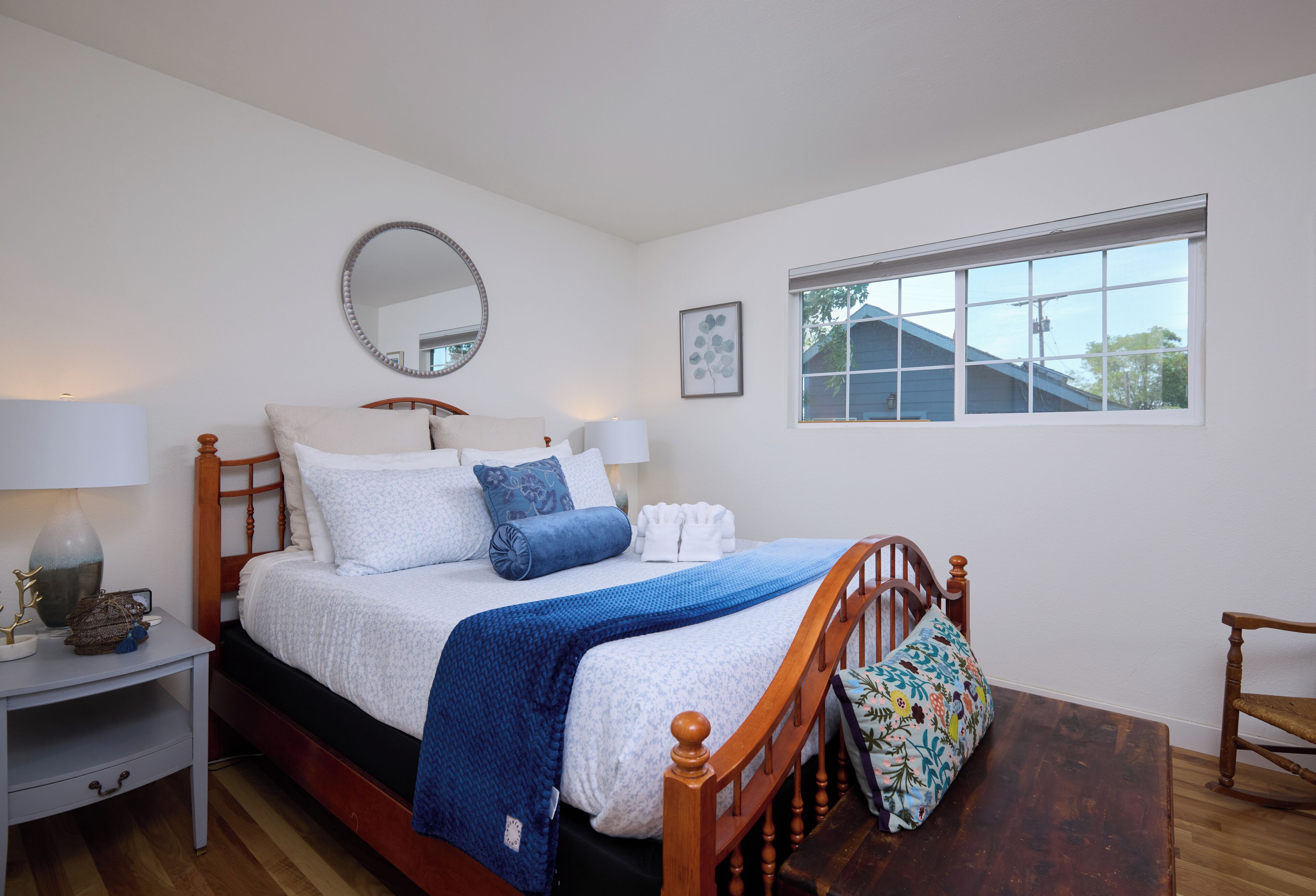 4 bedrooms, desk, iron/ironing board, WiFi (free)