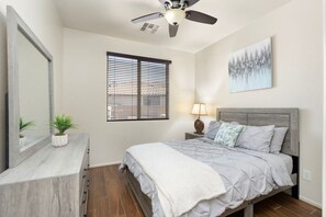 Desk, iron/ironing board, WiFi - 5 Min to Stadium • Putting Green + BBQ (Glendale)