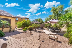 Outdoor dining - 5 Min to Stadium • Putting Green + BBQ (Glendale)