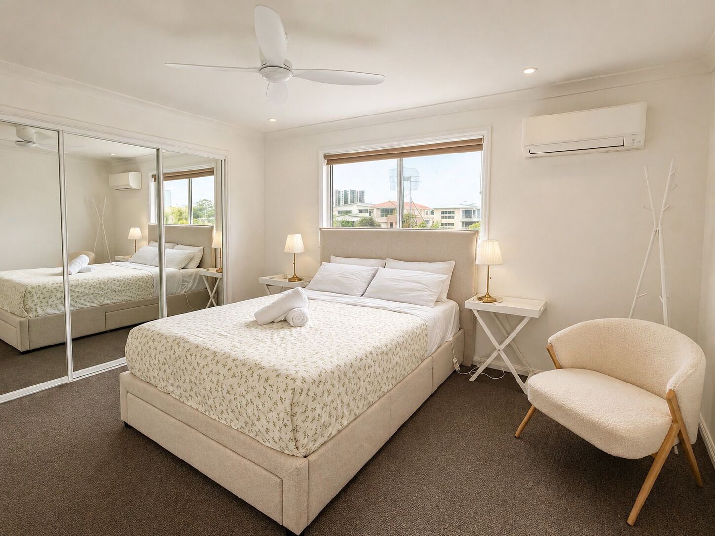 Iron/ironing board, WiFi, bed sheets