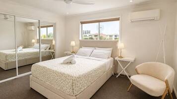 Iron/ironing board, WiFi, bed sheets