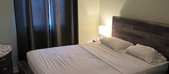 Cozy Queen Room