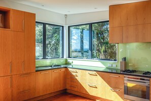 Maison Deluxe, patio, vue mer | Cuisine privée