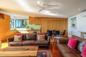 Maison Deluxe, patio, vue mer | Coin séjour