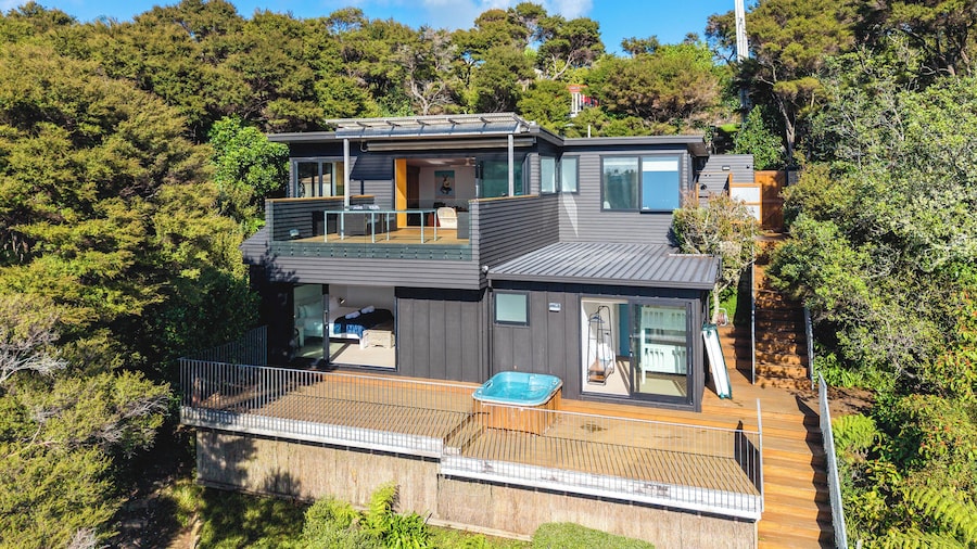Hekereua Heights - Spa & Ocean Views