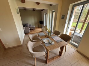 Dining - Stylishly furnished first floor apartment with garden view (Rheinsberg)