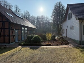 Exterior - Stylishly furnished first floor apartment with garden view (Rheinsberg)