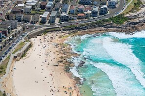 Beach - Beautiful Studio with City Views in Randwick (Randwick)