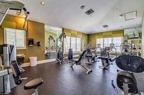 Fitness facility - Lakeview Naples Condo l Walk to Amenities (Naples)