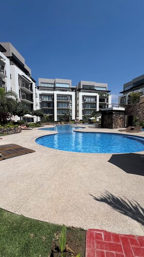 Outdoor pool - Vallarta Style: Cozy, Central and Safe Apartment (Puerto Vallarta)