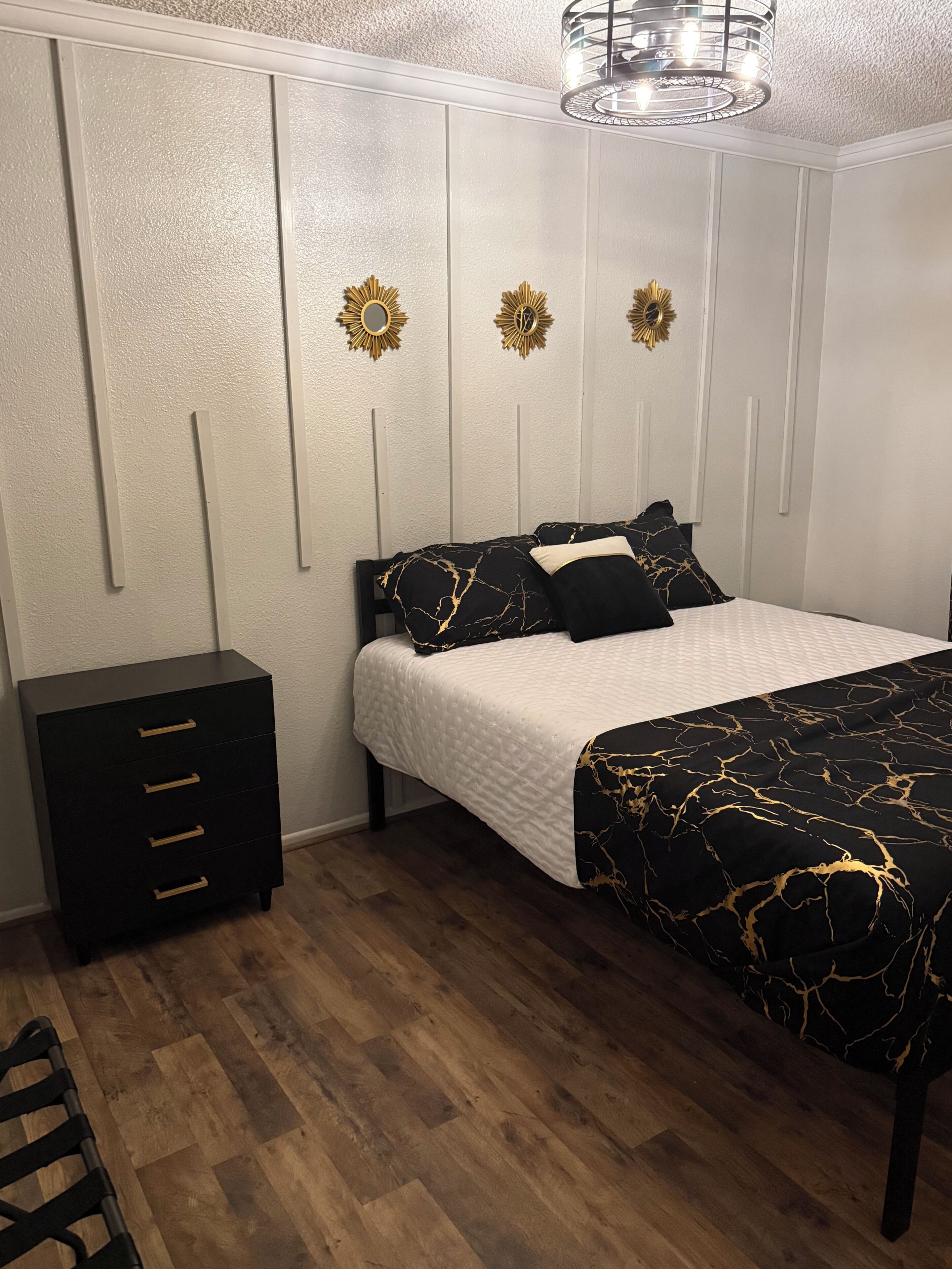 2 chambres, fer et planche à repasser, Wi-Fi, draps fournis