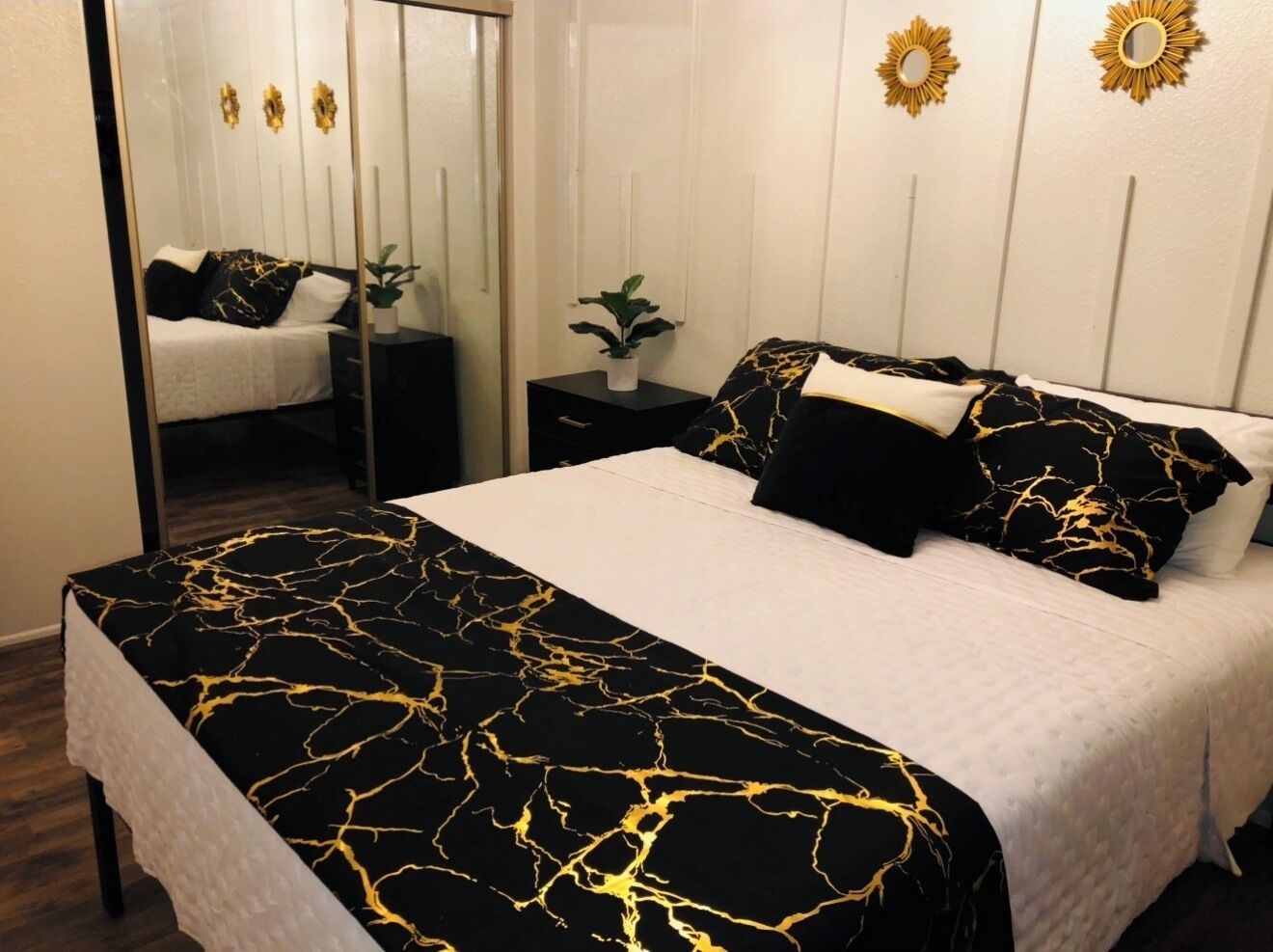 2 slaapkamers, een strijkplank/strijkijzer, wifi, beddengoed