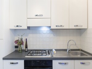 Fridge, microwave, oven - Casa Martina: charming one-bedroom apartment (Capoliveri)