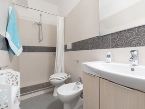 Shower - Casa Martina: charming one-bedroom apartment (Capoliveri)