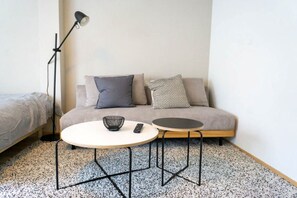 Interior - Great Sale! 4 min walk from Tanabe station on Subway Tanimachi line / 31 sq.m. on 5th floor for rent / Max 5 people can stay opt-06 (大阪市東住吉区北田辺)