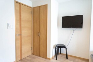 Interior - Great Sale! 4 min walk from Tanabe station on Subway Tanimachi line / 31 sq.m. on 5th floor for rent / Max 5 people can stay opt-06 (大阪市東住吉区北田辺)