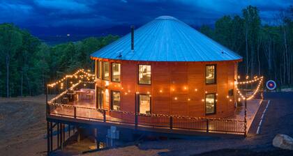 Luray Yurt~World's Largest Yurt~Sleeps 16~Hot Tub~Sauna~Pond~Pet Friendly~Arcade