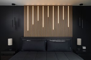 7 habitaciones, escritorio y tabla de planchar con plancha 