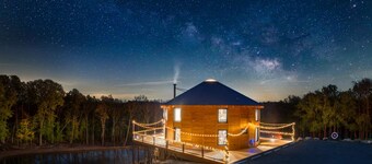 Luray Yurt~World's Largest Yurt~Sleeps 16~Hot Tub~Sauna~Pond~Pet Friendly~Arcade
