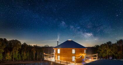 Luray Yurt~World's Largest Yurt~Sleeps 16~Hot Tub~Sauna~Pond~Pet Friendly~Arcade