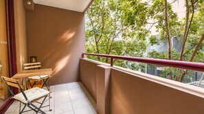 Outdoor dining - Modern 2B Apartment in the Heart of Sydney CBD (Sydney)