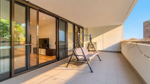 Terrace/patio - Mascot 2BR/2BA + Parking | Station & Airport (Mascot)