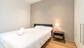 Iron/ironing board, free WiFi, bed sheets - Mascot 2BR/2BA + Parking | Station & Airport (Mascot)