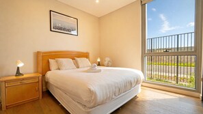 Iron/ironing board, free WiFi, bed sheets - Near Olympic Park 3B | Courtyard 2 Baths + Parking (Lidcombe)